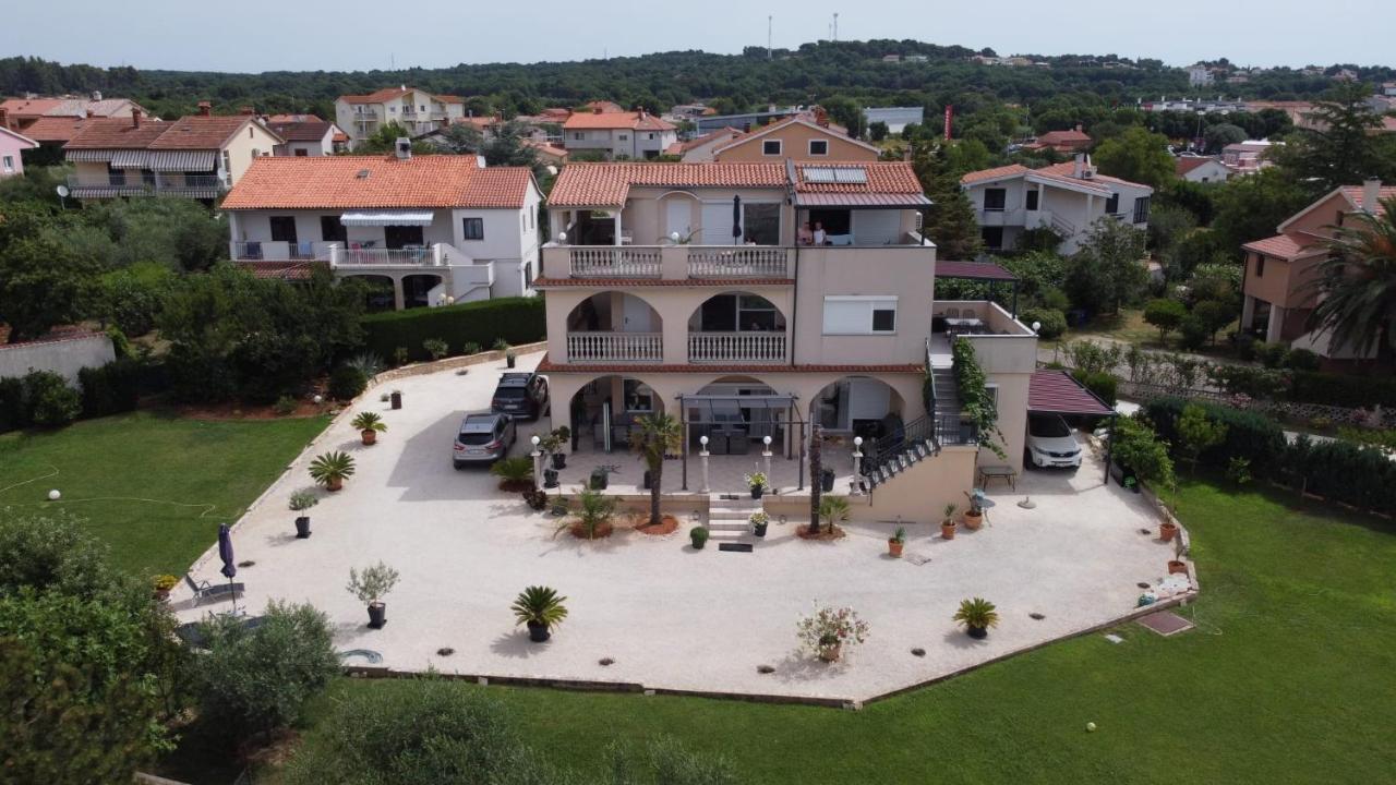 Villa Meli - Apartments mit Meerblick Medulin Exterior foto