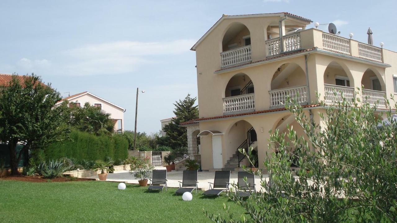 Villa Meli - Apartments mit Meerblick Medulin Exterior foto