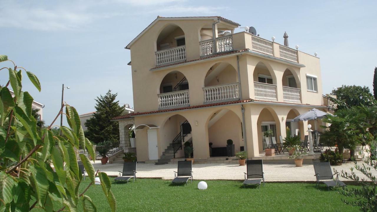 Villa Meli - Apartments mit Meerblick Medulin Exterior foto